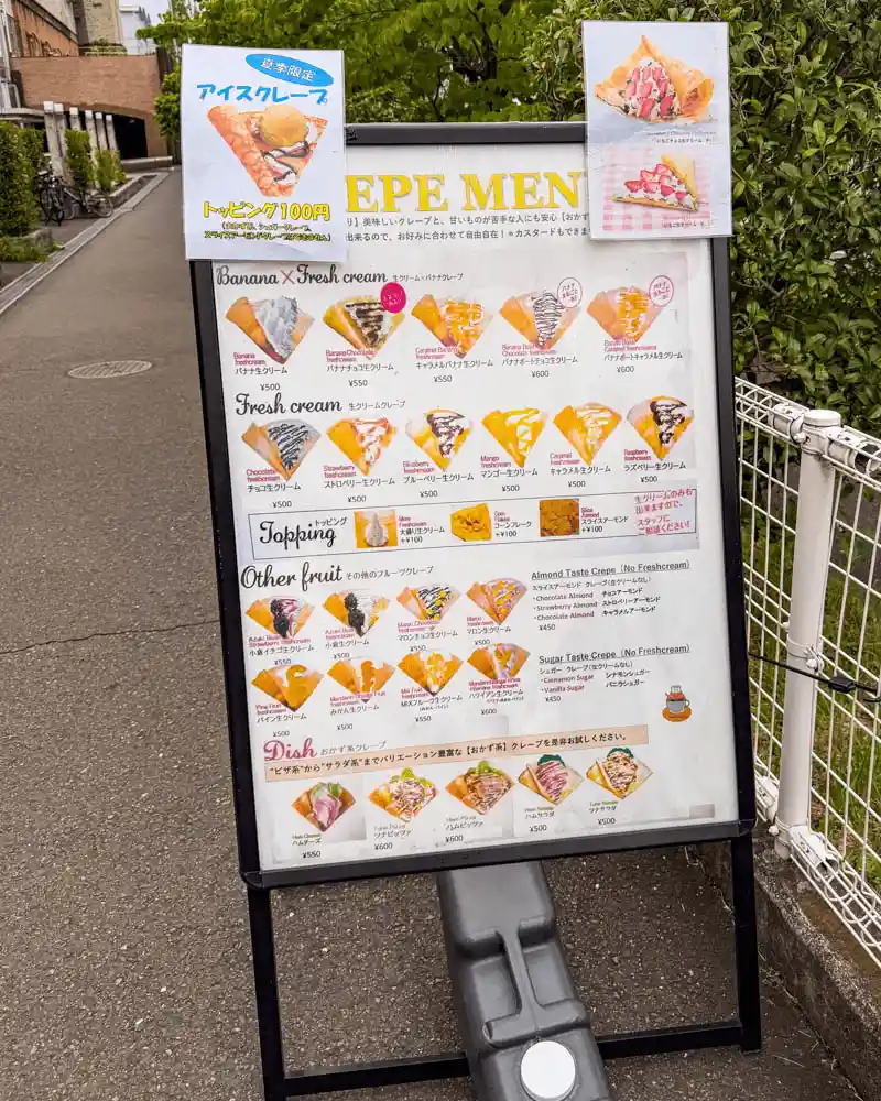 アクアブルー多摩の外で販売しているクレープ屋さん